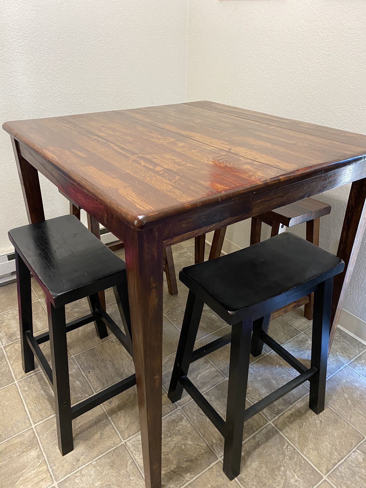 Kitchen Table with 4 Stools