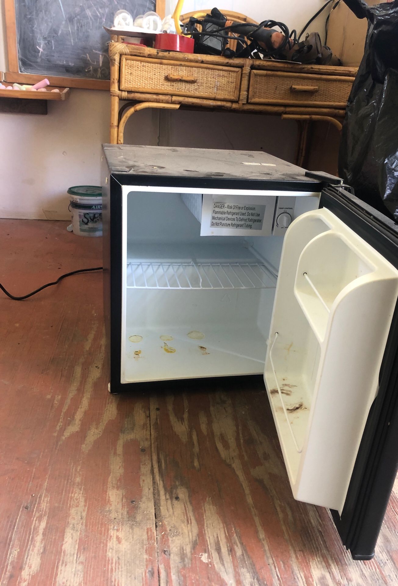 Mini refrigerator