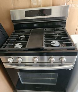 Samsung 5-burner gas ranges with a center griddle