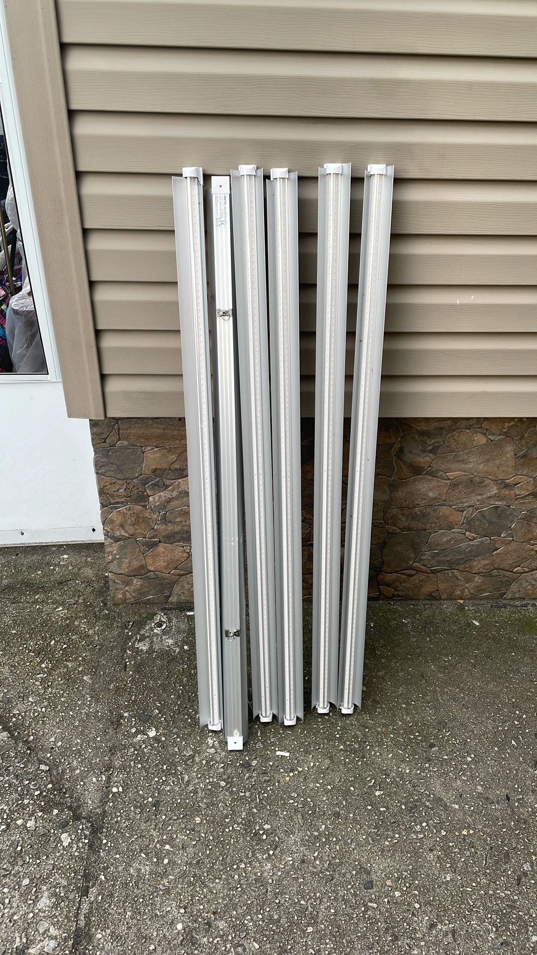 Open Box Led Lights 6 PCs 10$ Each 4 Ft Long