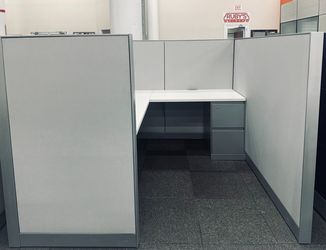Steelcase Answer Workstaton (6'D x 6'W x 54"H)