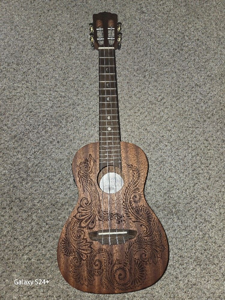 Luna Ukelele Mohagany Henna Dragon