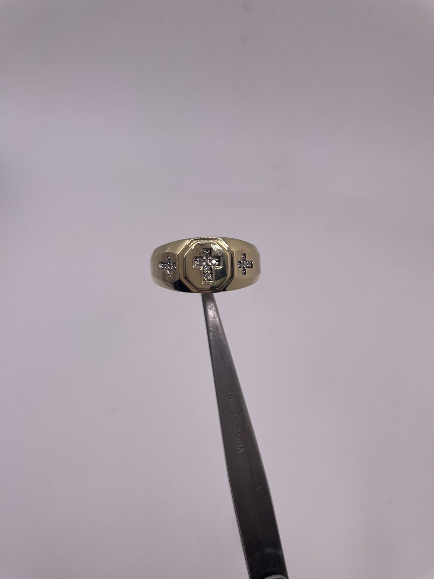 10k, 3.4g, .18 CTW, 3 Cross Ring