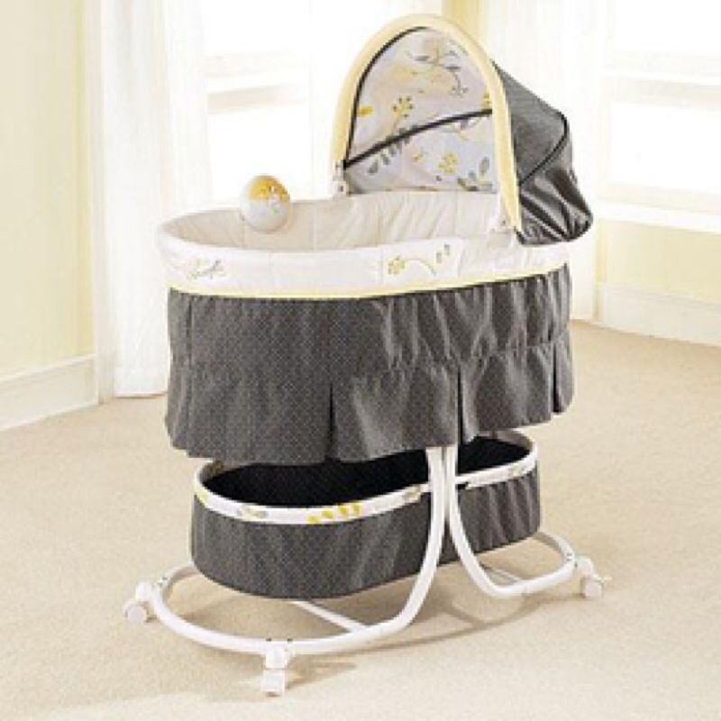 Carter's Cradle Me Soothing Bassinet w/ Matress