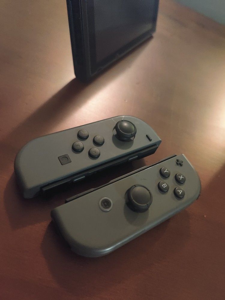 Nintendo Switch (Non-OLED)
