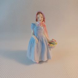 ROYAL DOULTON HN2109 WENDY GIRL BLUE DRESS VINTAGE 1952 5" H FINE PORCELAIN FIGURINE 