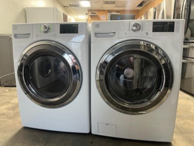 Set Washer and Dryer Gas