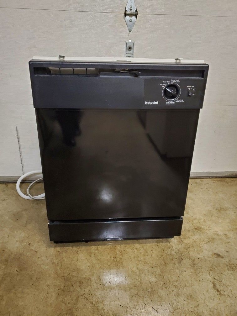 Hotpoint dishwasher (Delivery Available)