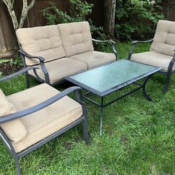 Great Condition Outdoor Patio Furniture Set