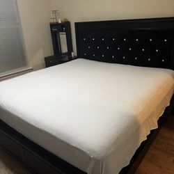 Black Velvet Tufted King Size Bed 