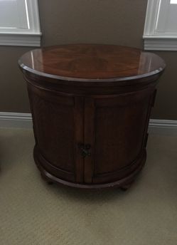 Bombay style end table. Firm offer only