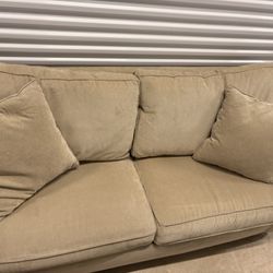 Pull Out Sofa With 2 Pillows