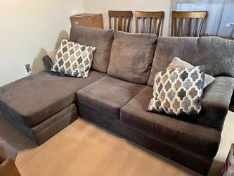 Like New Reversible Chaise Sofa