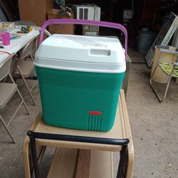 Rubbermaid Cooler $15 OBO
