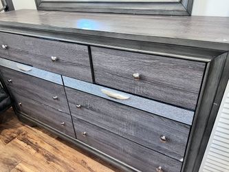 Bedroom set with king size 4 pieces