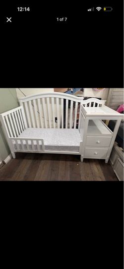 Baby crib w/ mattress and toddler rail included