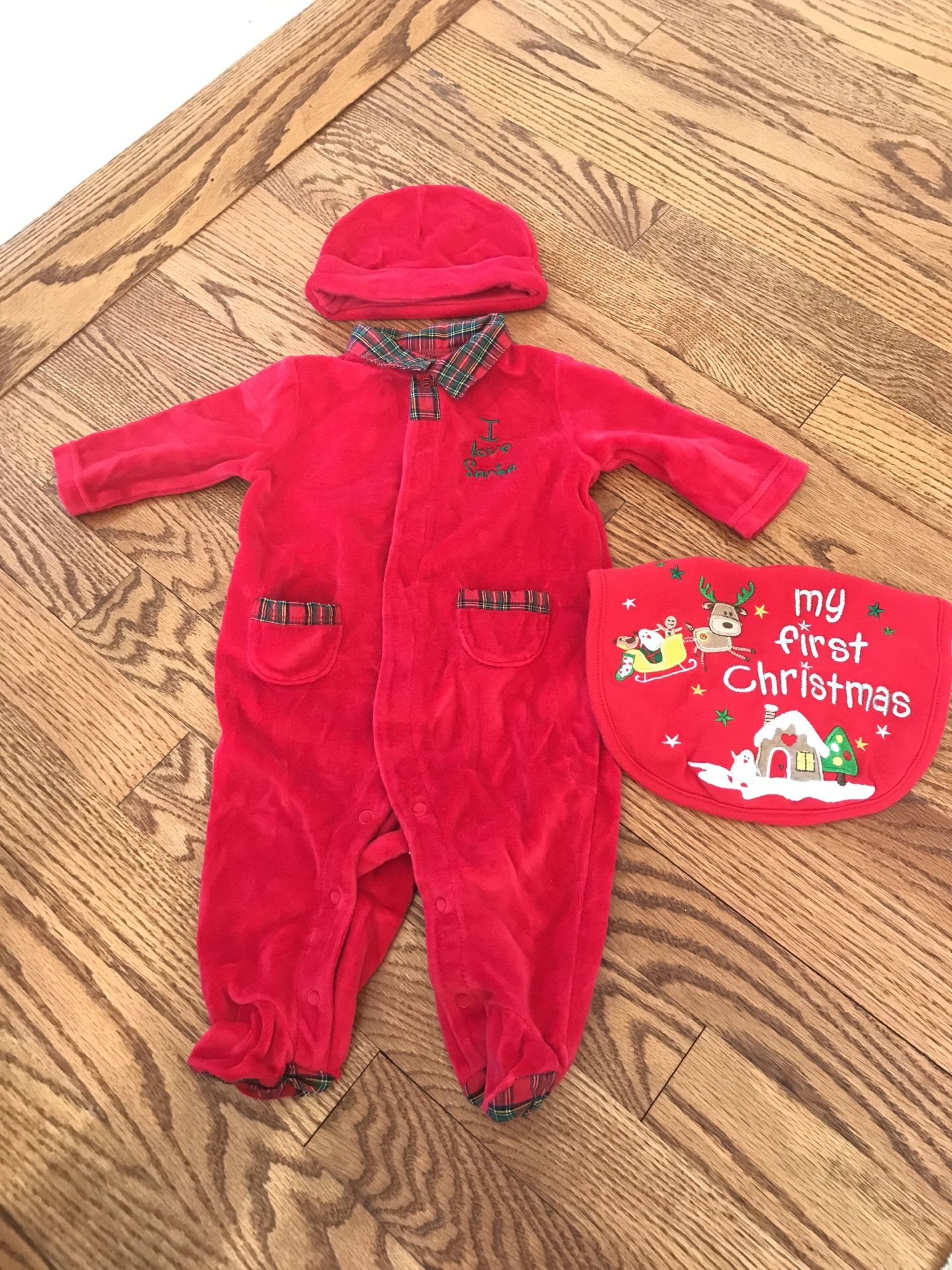 Baby 0-3 months never worn velour onesie!