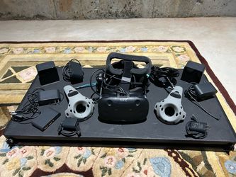 HTC Vive VR System Complete Kit w/ Original Box & Tripods