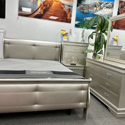 Beautiful King Bed With FREE 2 Nightstands!! 🤩🤩