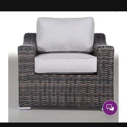Wicker Patio/ Outdoor Chairs With Cushions