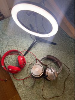 2 Dj headphones 1 tiktok light use firm on price