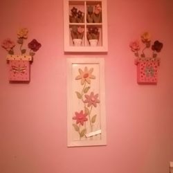 GIRL'S WALL DECOR