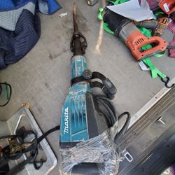 Prices firm..Makita HM1307CB 14 Amp 1-1/8 in. Hex Variable Speed 35 lb. Demolition Hammer   item works great