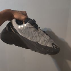 Yeezy 700 Mnvn Geode Size 10.5 Mens 