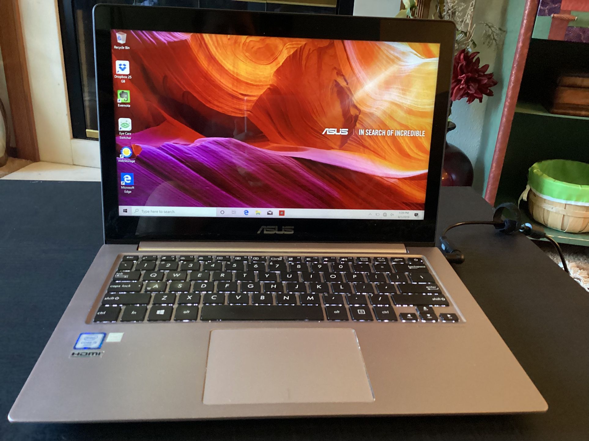 ASUS Model UX303U I5,8G,256G & Touchscreen, Backlit Keyboard..Windows 10. Please Read