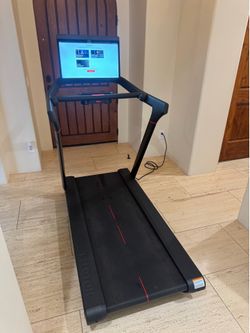 Peloton Treadmill - ONLY 26-50 Total Hours - Like New - 12MPH / 12.5% Incline