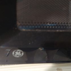 Small GE Microwave Works Excellent 