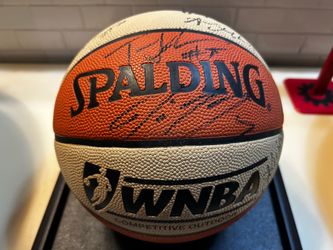 Phoenix Mercuryl WNBA Team Signed Basketball with Display Case