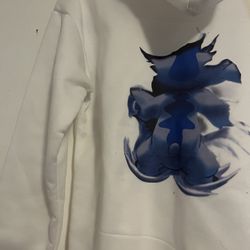 4 Sweat Shirts And Hoodies