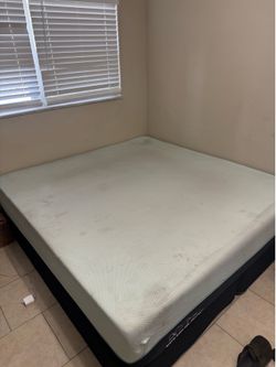 KING SIZE TEMPER PEDIC MATTRESS