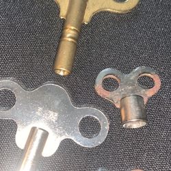 Vintage Antique Clock Keys (4)