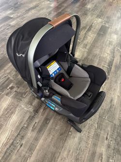 Nuna Pipa RX Car seat and Base