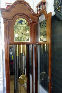 Grandfather clock with tubes