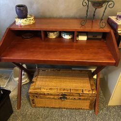 Desk. Excellent Condition.  