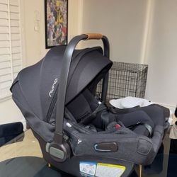 NUNA PIPA  aire RX Car Seat + Relx Base  (Caviar) 