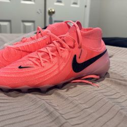 phantom Luna soccer shoes 