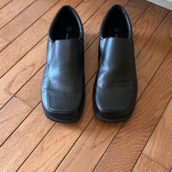 Boy Shoes Size 6 Like New 
