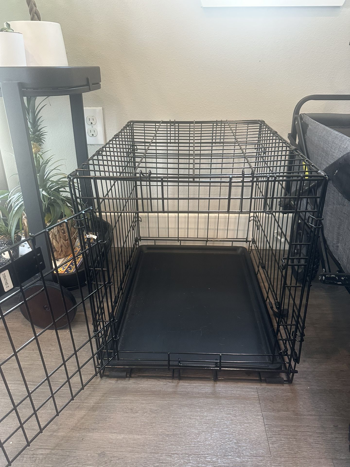 🦴 Medium Black Metal Dog Crate – Great Condition!