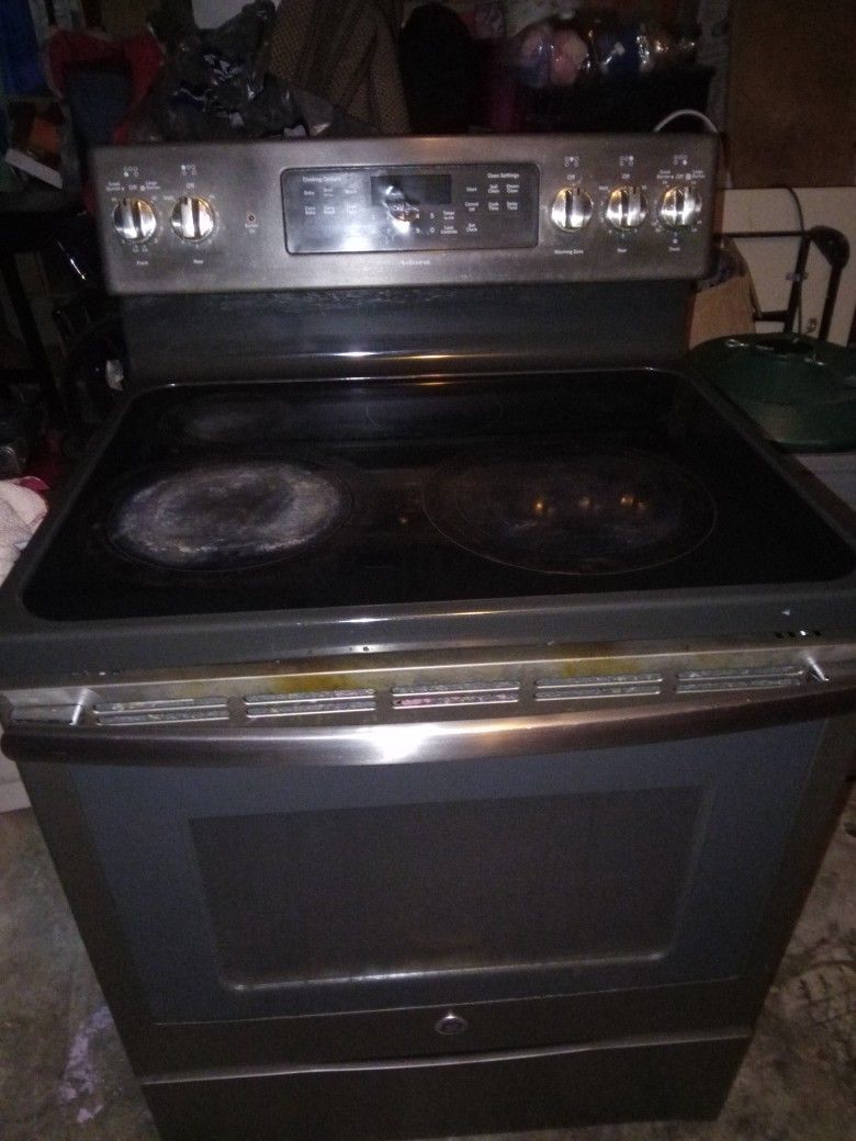 30" Ge Adora Smoothtop Self Clean Electric Stove/Oven 
