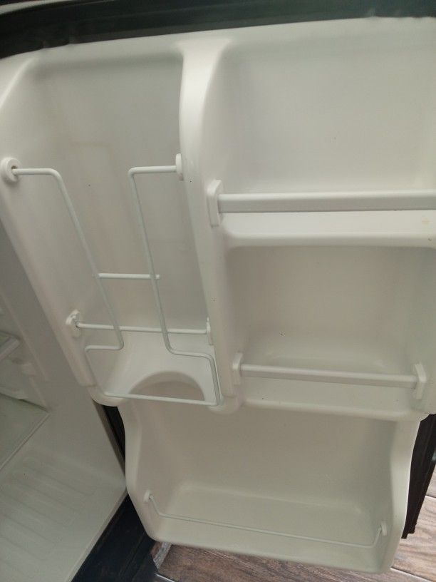 Mini Fridge W/ Freezer Compartment 