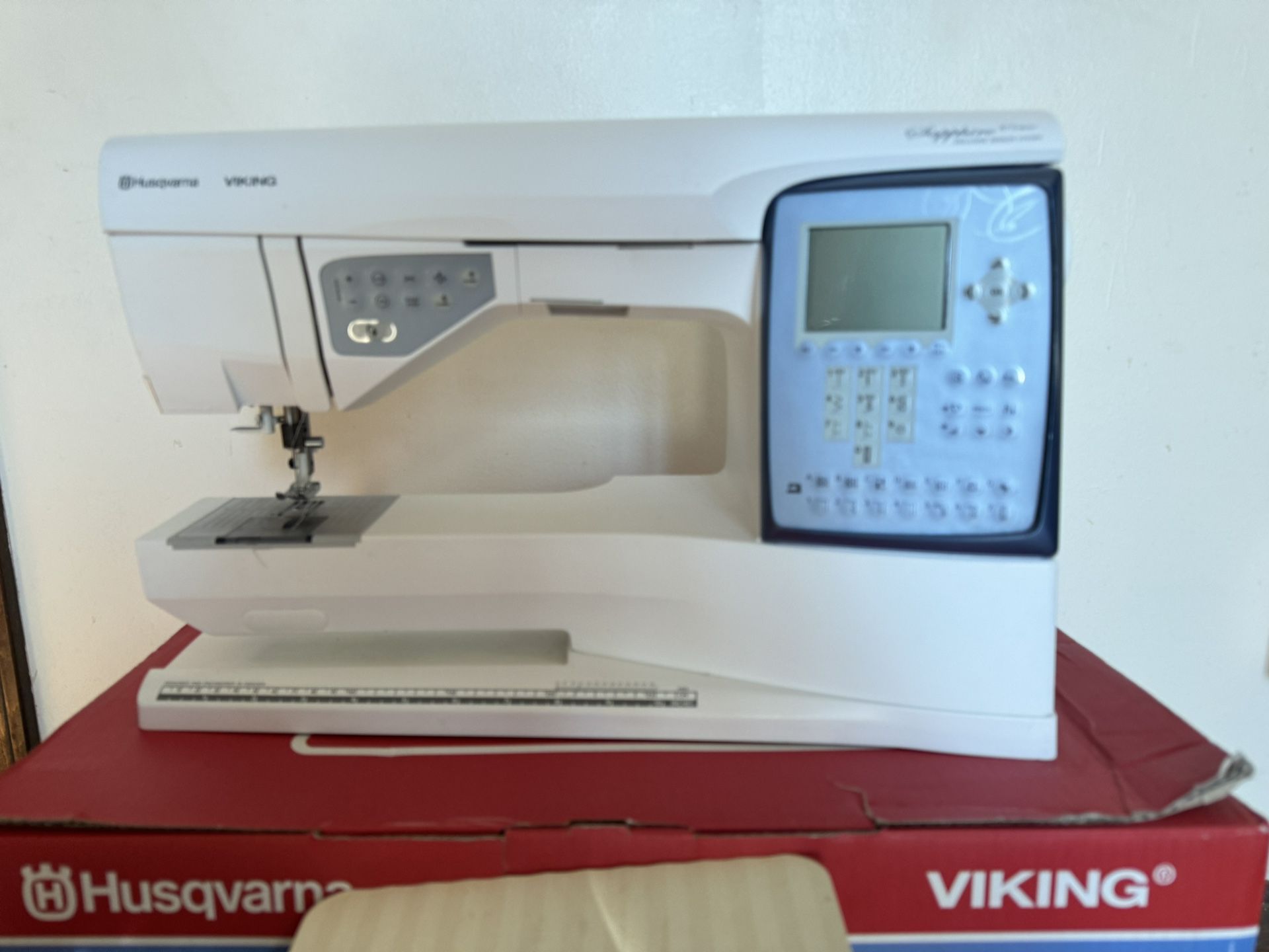 Viking Husqvarna Sapphire 875 Quilt Sewing Machine
