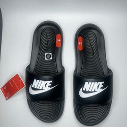 New Women’s Nike Victori One Slide Size 8 Black White Black SKU CN9677 005