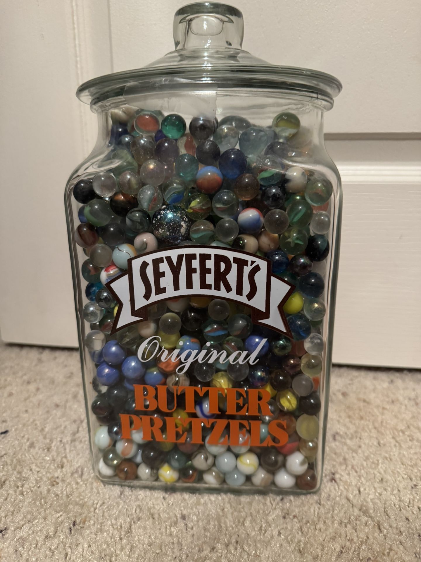ANTIQUE MARBLES IN COLLECTIBLE JAR