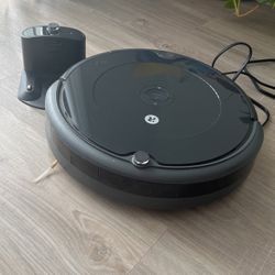 iRobot - Roomba 694 Wi-Fi Connected Robot Vacuum