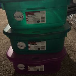 Rubbermaid Totes (3)