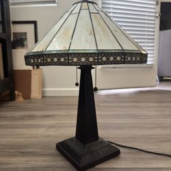 Vtg. Table Lamp Tiffany Style Art Decor 1990’s Glass Shade Pull Chain Accent Piece Glass Cut Shade